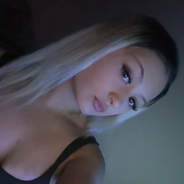 Mia I.