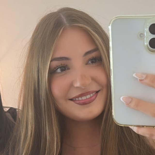 Chloe S.