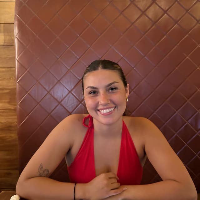 Bella G.