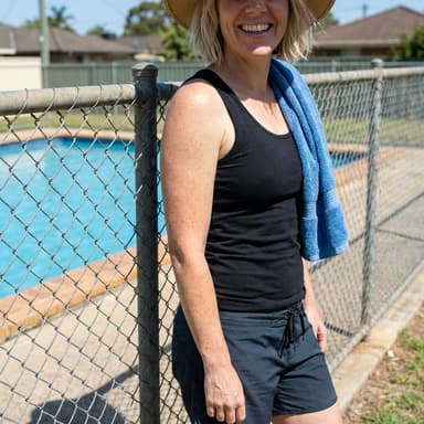 Narelle B.